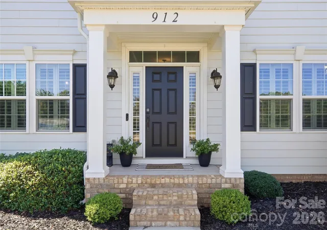 Photo 2 of Single family home for sale at 912 Manorwood Dr, Waxhaw, NC 28173 | MLS# 4427277 | Listing updated on 2026-10-04