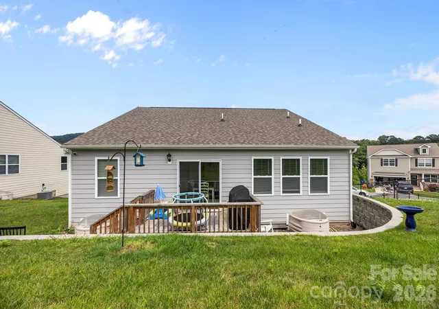 Photo 4 of Single family home for sale at 183 Marathon Ln, Candler, NC 28715 | MLS# 4427283 | Listing updated on 2026-09-23