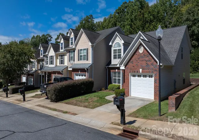 Photo 2 of Townhouse for sale at 4746 Braxton Gate Ln #8, Hickory, NC 28602 | MLS# 4427319 | Listing updated on 2026-10-06