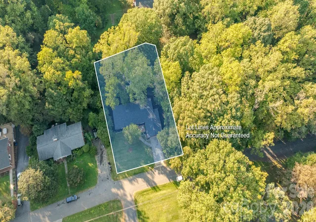 Photo 3 of Single family home for sale at 508 Berkshire Dr, Statesville, NC 28677 | MLS# 4427324 | Listing updated on 2026-10-04