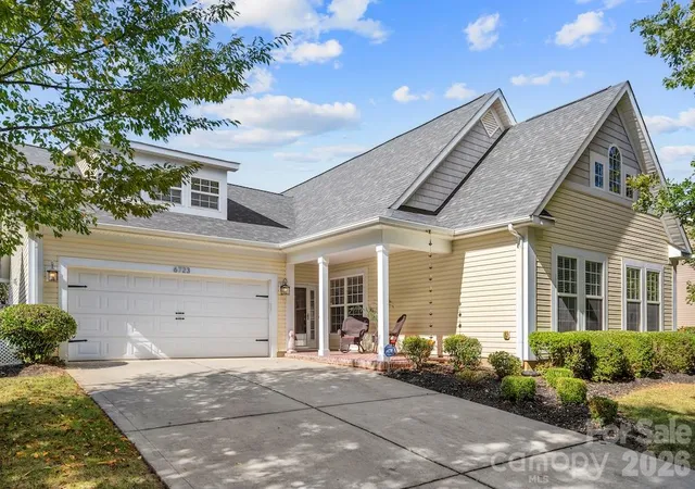 Photo 2 of Single family home for sale at 6723 Carrington Pointe Dr, Huntersville, NC 28078 | MLS# 4427331 | Listing updated on 2026-10-07