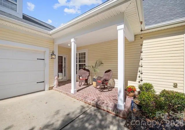 Photo 3 of Single family home for sale at 6723 Carrington Pointe Dr, Huntersville, NC 28078 | MLS# 4427331 | Listing updated on 2026-10-07