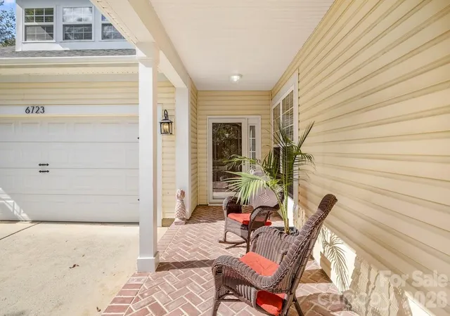 Photo 4 of Single family home for sale at 6723 Carrington Pointe Dr, Huntersville, NC 28078 | MLS# 4427331 | Listing updated on 2026-10-07