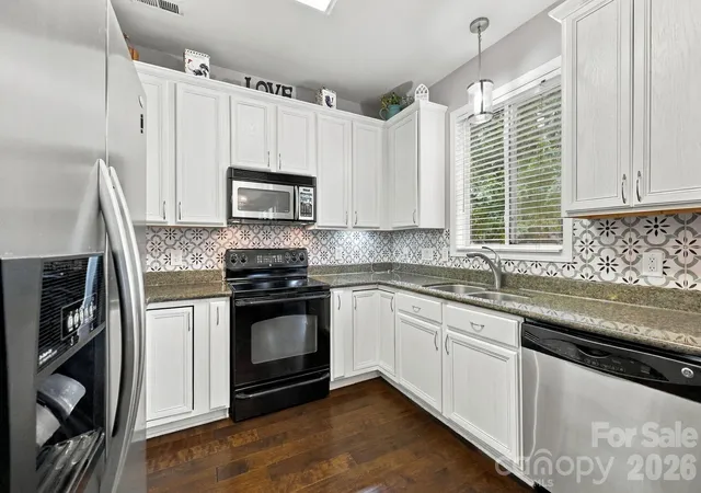 Photo 2 of Single family home for sale at 1913 Wilburn Park Ln Nw, Charlotte, NC 28269 | MLS# 4427334 | Listing updated on 2026-09-26