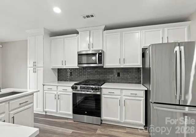 Photo 3 of Single family home for sale at 2204 Reid Pointe Ave, Fort Mill, SC 29707 | MLS# 4427335 | Listing updated on 2026-10-04