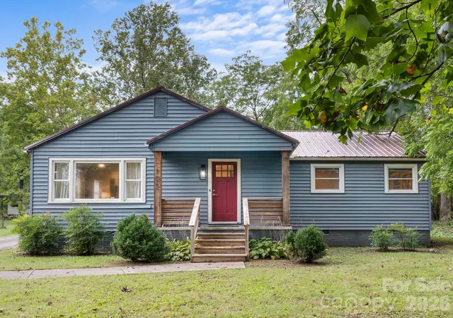 Photo 2 of Single family home for sale at 105 Robinson Ave, Brevard, NC 28712 | MLS# 4427338 | Listing updated on 2026-09-27