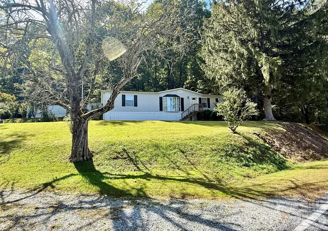 Photo 1 of Single family home for sale at 878 Gw G W Whitmire Rd, Rosman, NC 28772 | MLS# 4427358 | Listing updated on 2026-10-06