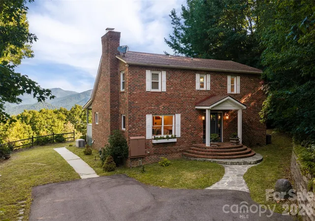 Single family home for sale at 126 Wildflower Cvs Dr, Swannanoa, NC 28778 | MLS# 4427361