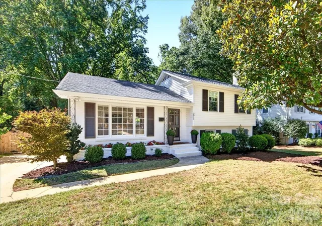 Photo 1 of Sale Pending at 3914 Chandworth Rd, Charlotte, NC 28210 | MLS# 4427362 | Listing updated on 2026-10-05