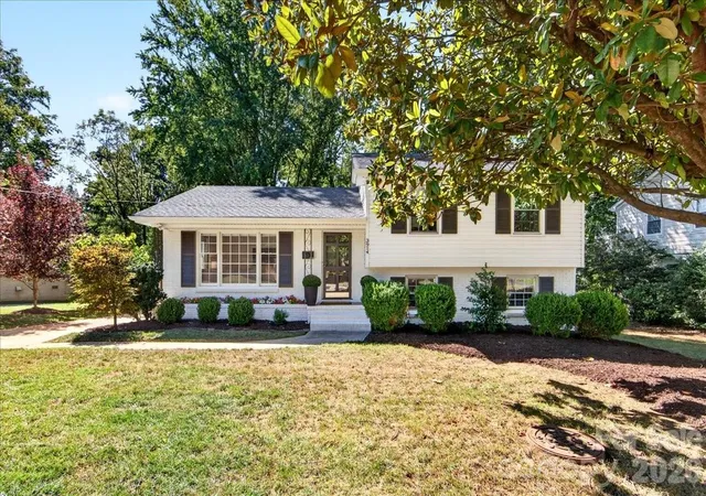 Photo 1 of Sale Pending at 3914 Chandworth Rd, Charlotte, NC 28210 | MLS# 4427362 | Listing updated on 2026-10-05