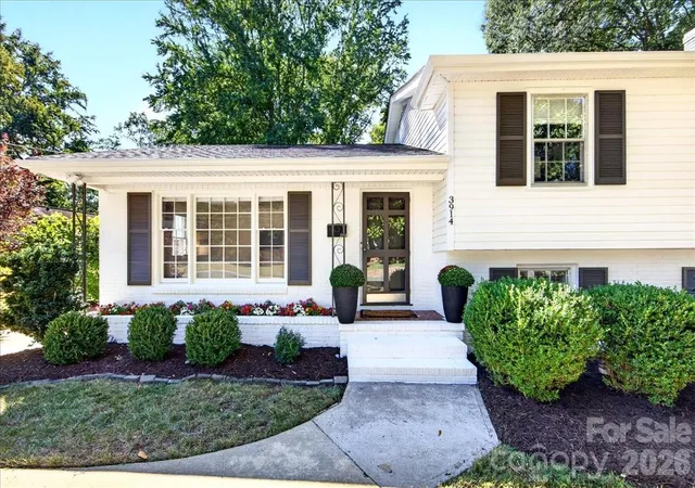 Photo 2 of Sale Pending at 3914 Chandworth Rd, Charlotte, NC 28210 | MLS# 4427362 | Listing updated on 2026-10-05