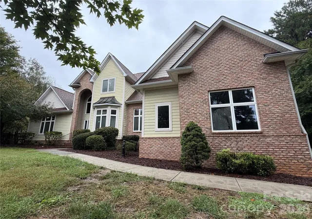 Photo 2 of Single family home for sale at 137 Wildwood Cvs, Mooresville, NC 28117 | MLS# 4427370 | Listing updated on 2026-10-07