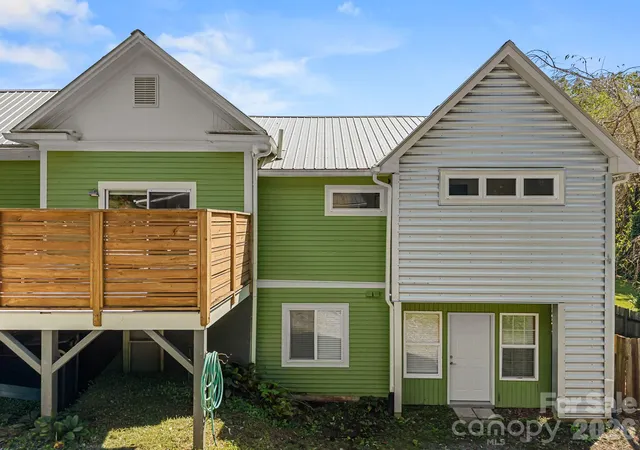 Photo 2 of Single family home for sale at 541 W Probart St, Brevard, NC 28712 | MLS# 4427375 | Listing updated on 2026-10-02