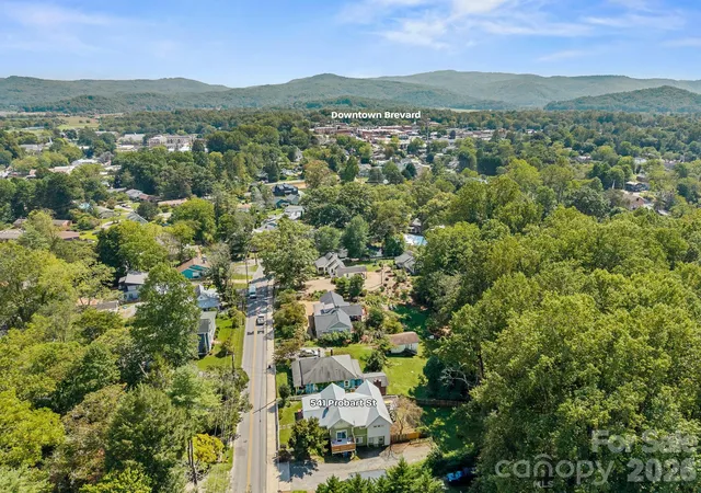 Photo 3 of Single family home for sale at 541 W Probart St, Brevard, NC 28712 | MLS# 4427375 | Listing updated on 2026-10-02