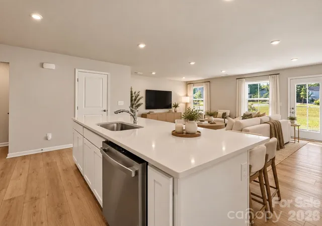Photo 4 of Single family home for sale at 2014 Silver Crk Rd, Charlotte, NC 28214 | MLS# 4427378 | Listing updated on 2026-10-05