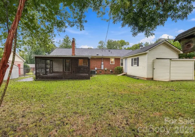 Photo 2 of Single family home for sale at 7033 Starvalley Dr, Charlotte, NC 28210 | MLS# 4427394 | Listing updated on 2026-10-01