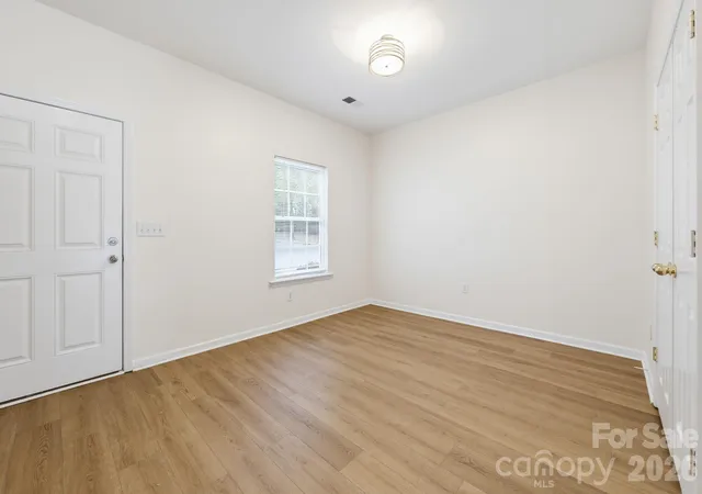 Photo 3 of Townhouse for sale at 2176 Winthrop Chase Dr, Charlotte, NC 28212 | MLS# 4427399 | Listing updated on 2026-10-01