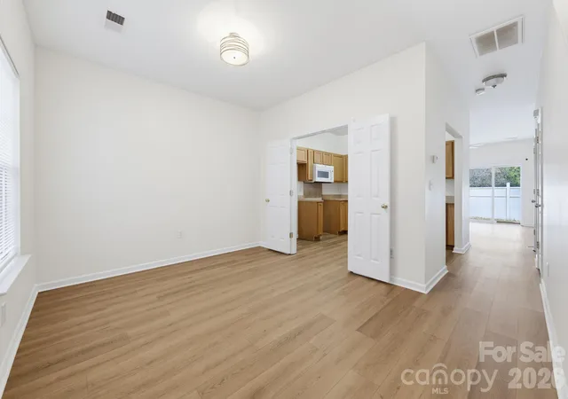 Photo 4 of Townhouse for sale at 2176 Winthrop Chase Dr, Charlotte, NC 28212 | MLS# 4427399 | Listing updated on 2026-10-01