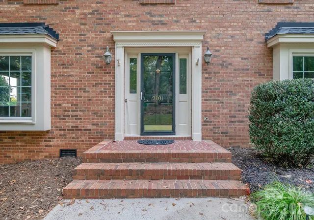 Photo 3 of Single family home for sale at 2101 Wittstock Dr, Charlotte, NC 28210 | MLS# 4427401 | Listing updated on 2026-09-23