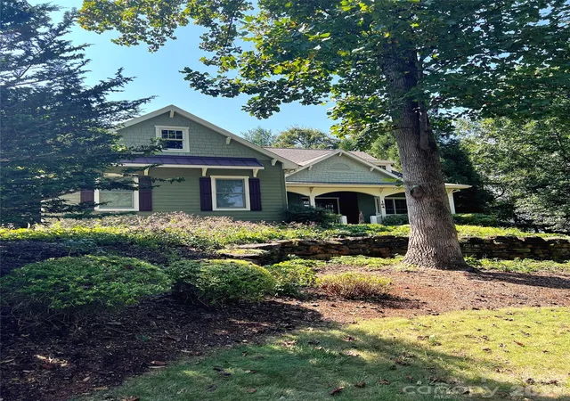 Photo 1 of Single family home for sale at 184 Benhurst Ct, Hendersonville, NC 28791 | MLS# 4427407 | Listing updated on 2026-09-27