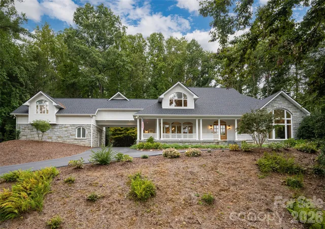Photo 1 of Single family home for sale at 4 Cedar Hl Dr, Asheville, NC 28803 | MLS# 4427416 | Listing updated on 2026-10-02