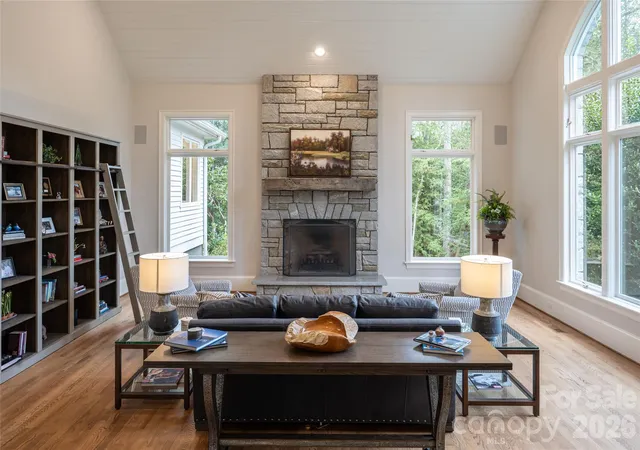 Photo 3 of Single family home for sale at 4 Cedar Hl Dr, Asheville, NC 28803 | MLS# 4427416 | Listing updated on 2026-10-02