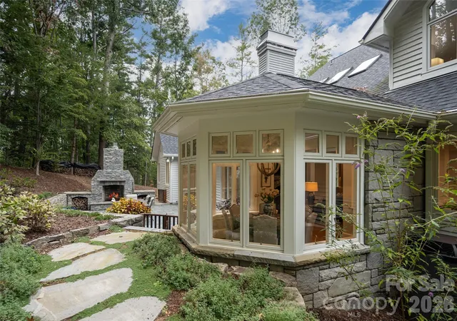 Photo 4 of Single family home for sale at 4 Cedar Hl Dr, Asheville, NC 28803 | MLS# 4427416 | Listing updated on 2026-10-02