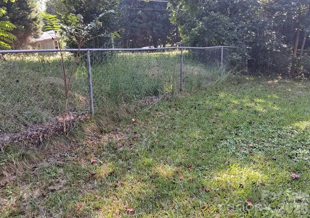 Photo 3 of Single family home for sale at 1215 Peak Pl NW, Lenoir, NC 28645 | MLS# 4427420 | Listing updated on 2026-09-22
