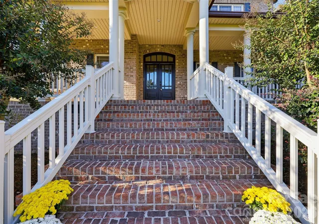 Photo 2 of Single family home for sale at 1163 Willow Crk Dr, Newton, NC 28658 | MLS# 4427436 | Listing updated on 2026-10-20