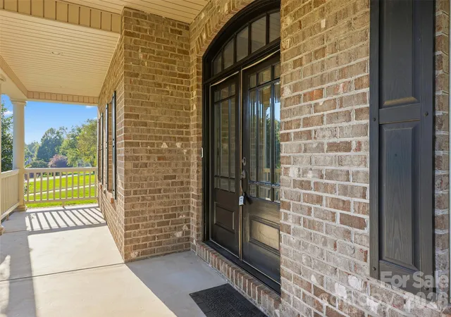 Photo 3 of Single family home for sale at 1163 Willow Crk Dr, Newton, NC 28658 | MLS# 4427436 | Listing updated on 2026-10-20