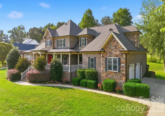 Photo 4 of Single family home for sale at 1163 Willow Crk Dr, Newton, NC 28658 | MLS# 4427436 | Listing updated on 2026-09-23