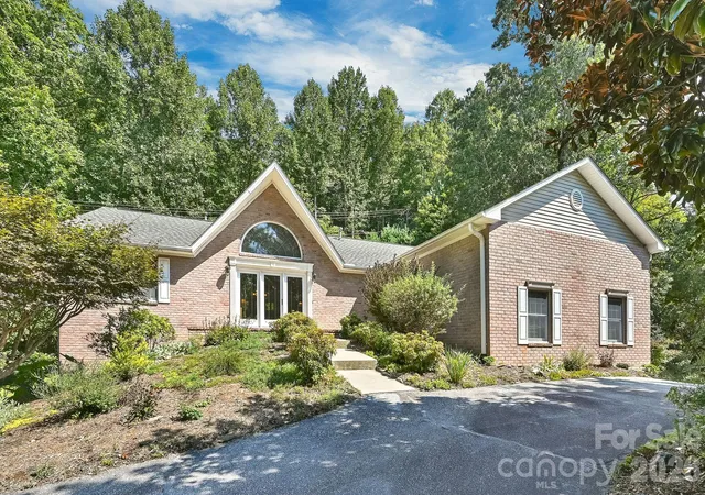 Photo 1 of Single family home for sale at 4311 Cvs Loop Rd, Hendersonville, NC 28739 | MLS# 4427450 | Listing updated on 2026-09-25