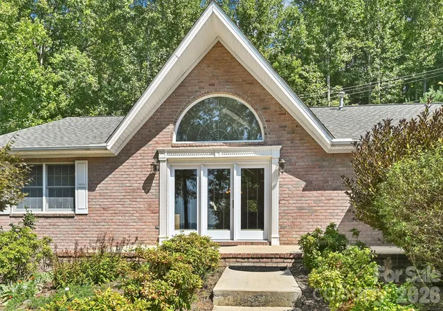 Photo 3 of Single family home for sale at 4311 Cvs Loop Rd, Hendersonville, NC 28739 | MLS# 4427450 | Listing updated on 2026-09-25