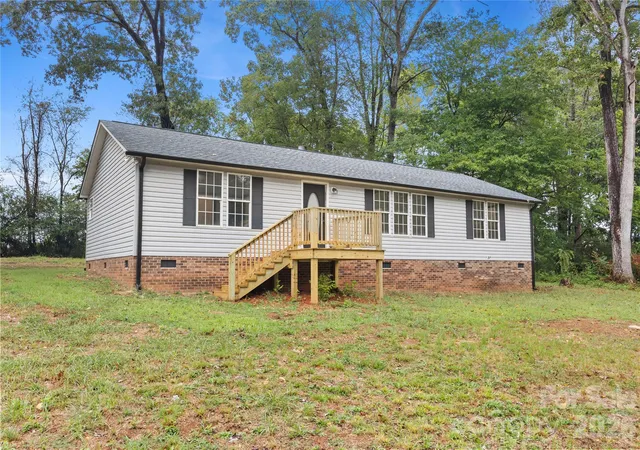 Photo 2 of Single family home for sale at 1030 Blue Dan Ln, Yadkinville, NC 27055 | MLS# 4427453 | Listing updated on 2026-09-28