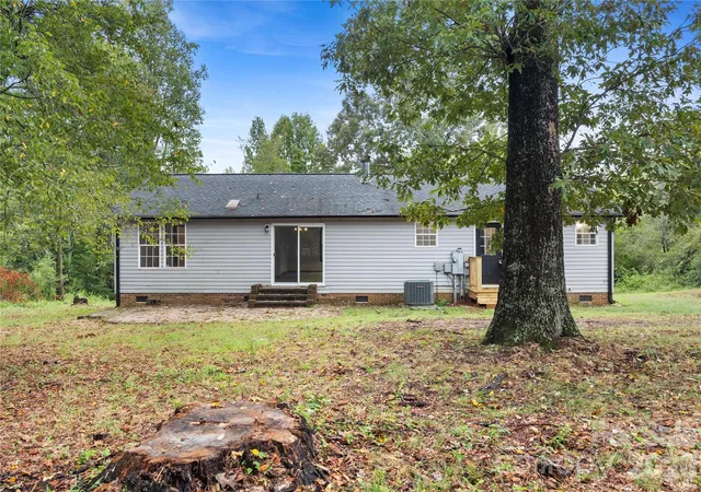Photo 3 of Single family home for sale at 1030 Blue Dan Ln, Yadkinville, NC 27055 | MLS# 4427453 | Listing updated on 2026-09-28