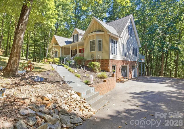 Photo 3 of Single family home for sale at 28 Gentlewood Trl, Candler, NC 28715 | MLS# 4427454 | Listing updated on 2026-09-24