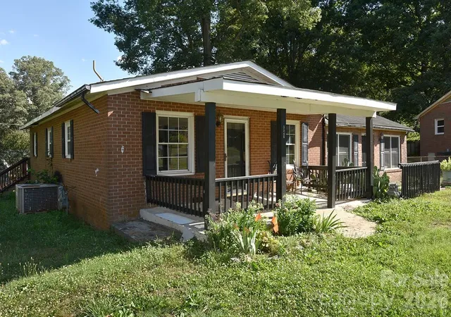 Photo 2 of Single family home for sale at 3560 Dogwood Ct, Salisbury, NC 28144 | MLS# 4427455 | Listing updated on 2026-09-23