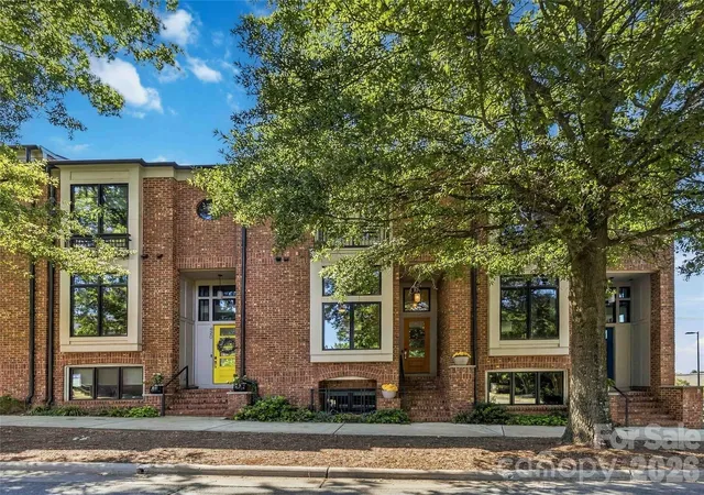 Photo 2 of Townhouse for sale at 416 E 33rd Street, Charlotte, NC 28205 | MLS# 4427456 | Listing updated on 2026-10-05