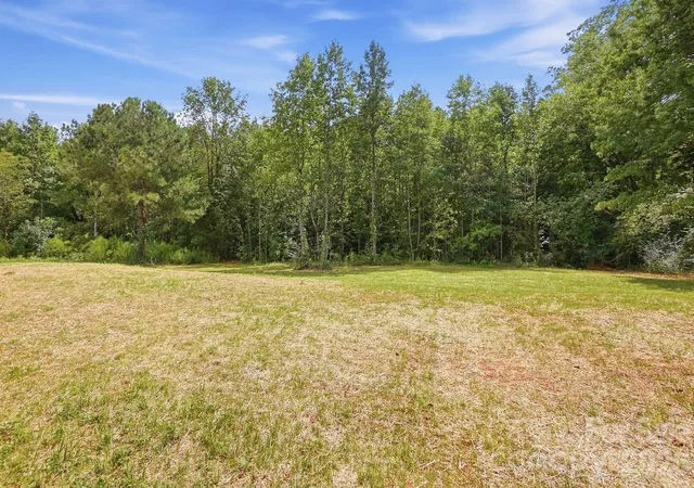 Photo 4 of Single family home for sale at 6097 Tinsley Ct, Sherrills Ford, NC 28673 | MLS# 4427464 | Listing updated on 2026-09-25