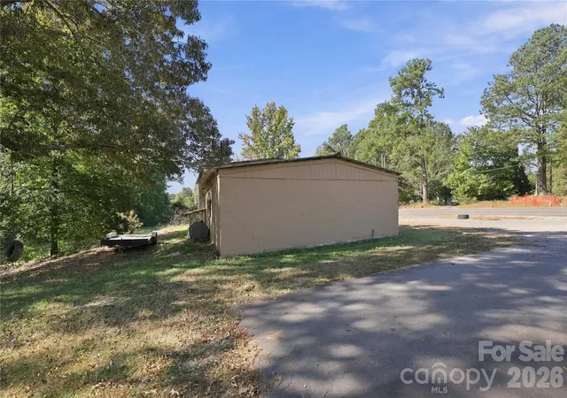 Photo 4 of Single family home for sale at 3247 Charlotte Hwy, York, SC 29745 | MLS# 4427471 | Listing updated on 2026-10-26