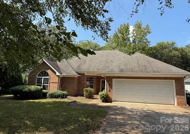 Photo 1 of Single family home for sale at 12513 Moores Ml Rd, Huntersville, NC 28078 | MLS# 4427480 | Listing updated on 2026-09-23