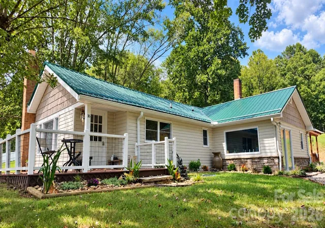 Photo 1 of Single family home for sale at 16 Warren Crk Rd, Candler, NC 28715 | MLS# 4427483 | Listing updated on 2026-10-04