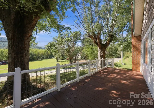 Photo 3 of Single family home for sale at 16 Warren Crk Rd, Candler, NC 28715 | MLS# 4427483 | Listing updated on 2026-10-04