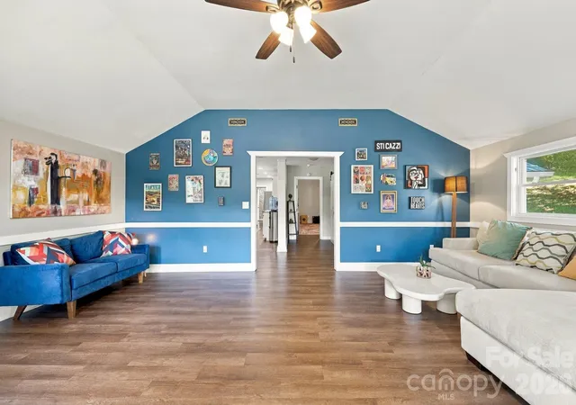 Photo 4 of Single family home for sale at 16 Warren Crk Rd, Candler, NC 28715 | MLS# 4427483 | Listing updated on 2026-10-04