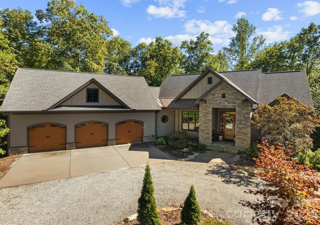 Photo 3 of Single family home for sale at 359 New Castle Rd, Brevard, NC 28712 | MLS# 4427485 | Listing updated on 2026-10-07