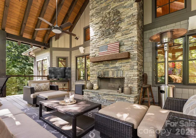 Photo 4 of Single family home for sale at 359 New Castle Rd, Brevard, NC 28712 | MLS# 4427485 | Listing updated on 2026-10-07