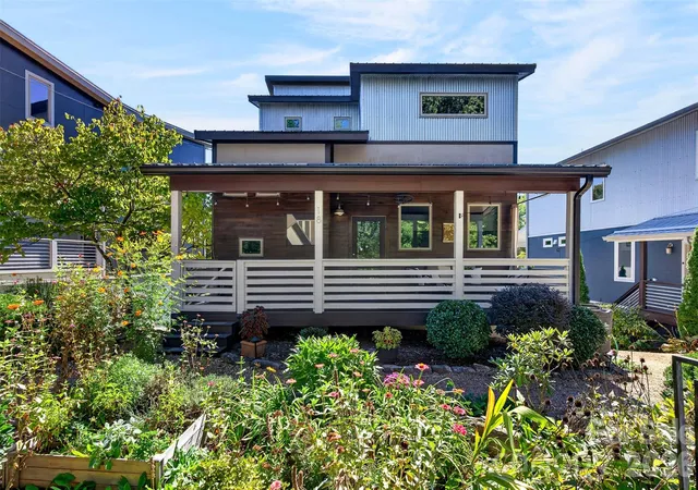 Photo 2 of Single family home for sale at 18 Sulphur Springs Rd, Asheville, NC 28806 | MLS# 4427488 | Listing updated on 2026-10-09