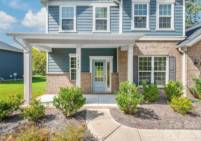 Photo 2 of Single family home for sale at 1043 Kalli Dr, Matthews, NC 28104 | MLS# 4427491 | Listing updated on 2026-09-26