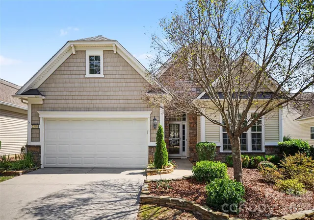 Photo 1 of Single family home for sale at 23090 Kingfisher Dr, Fort Mill, SC 29707 | MLS# 4427495 | Listing updated on 2026-09-30