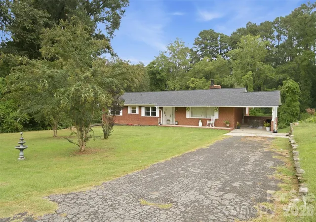 Photo 1 of Single family home for sale at 914 Springdale Ln, Gastonia, NC 28052 | MLS# 4427496 | Listing updated on 2026-10-01